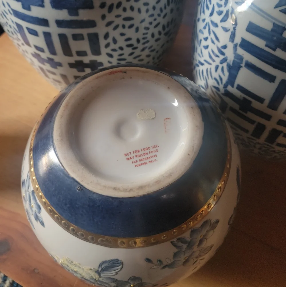 N/A round blue